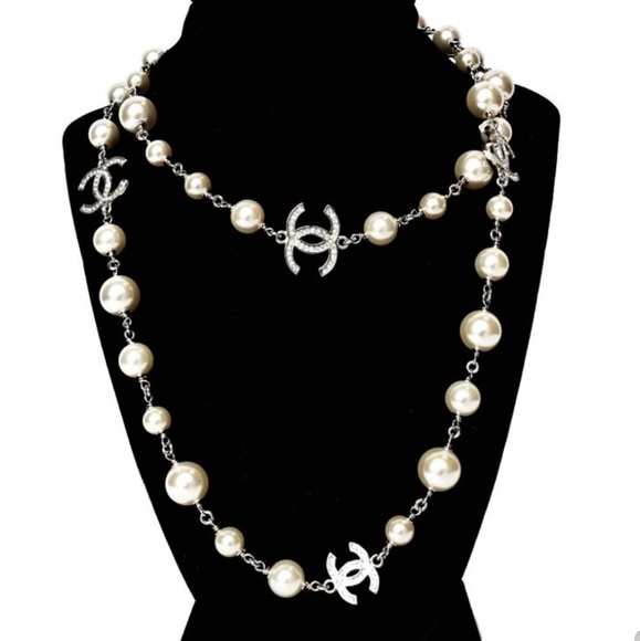 Brand New 2023 authentic Chanel 5 crystal cc pearly long necklace - Picture 4 of 16